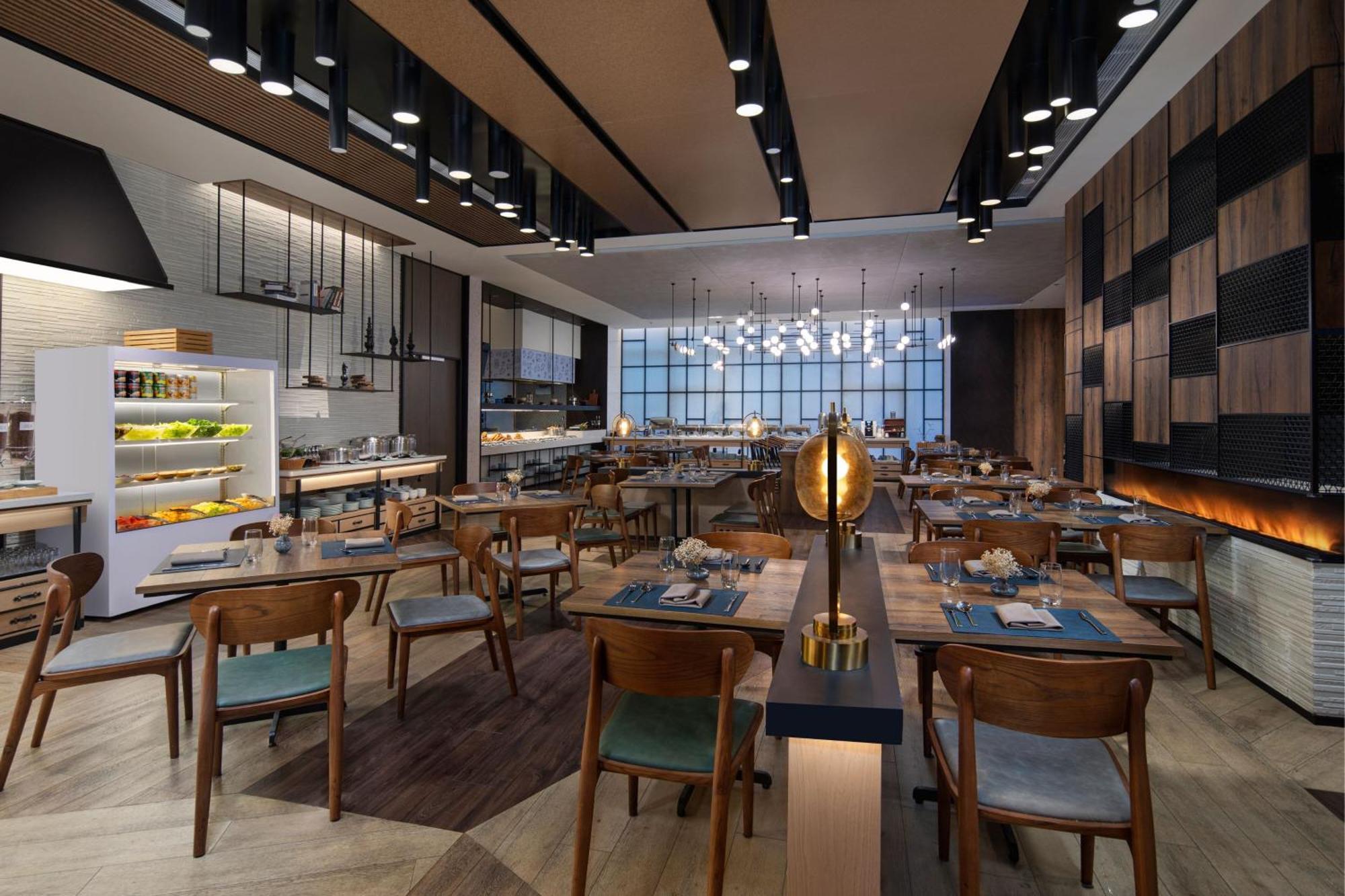 Four Points By Sheraton Hongqiao Hotel 4*