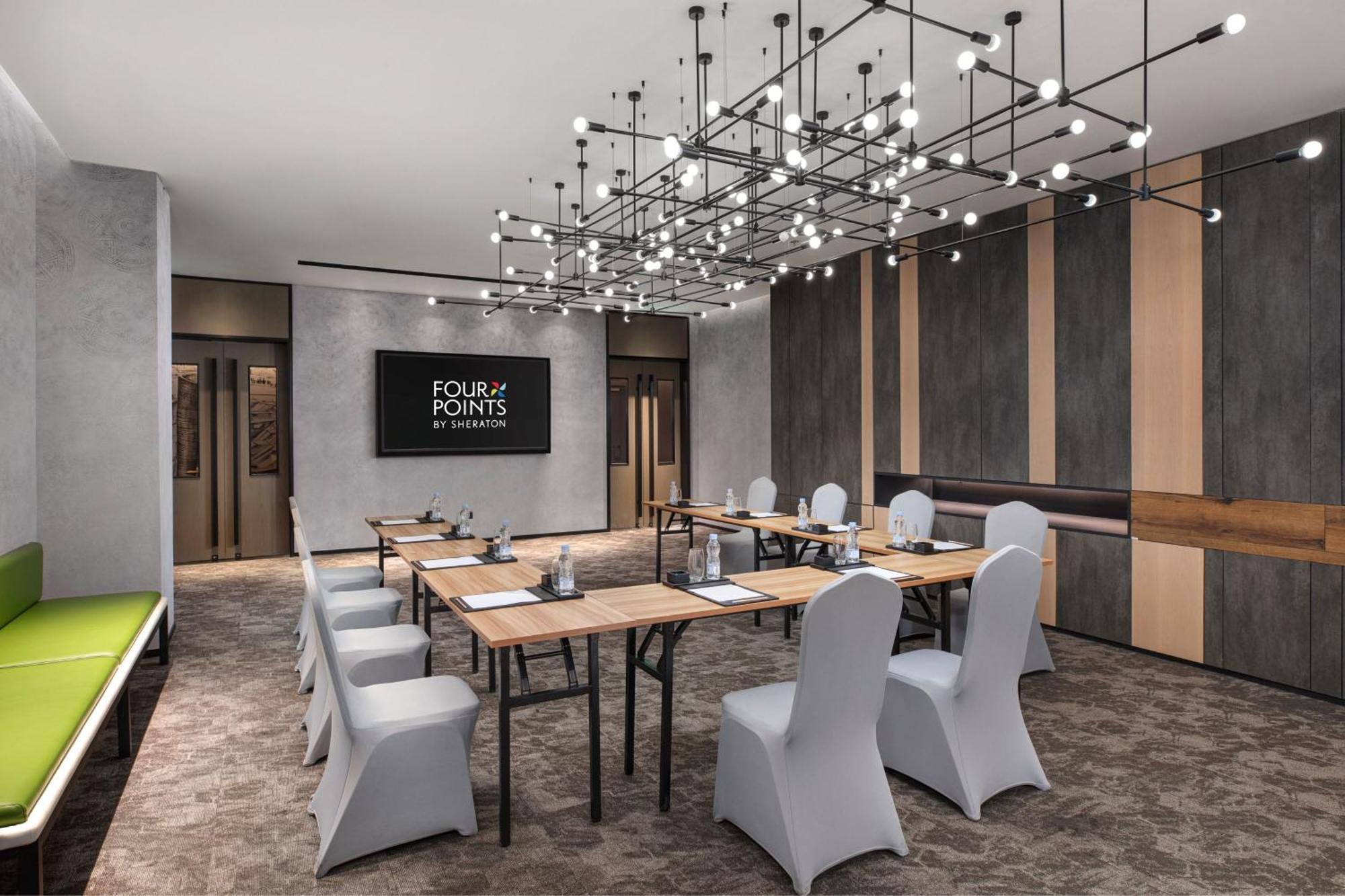 Hotel Four Points By Sheraton Hongqiao 4*